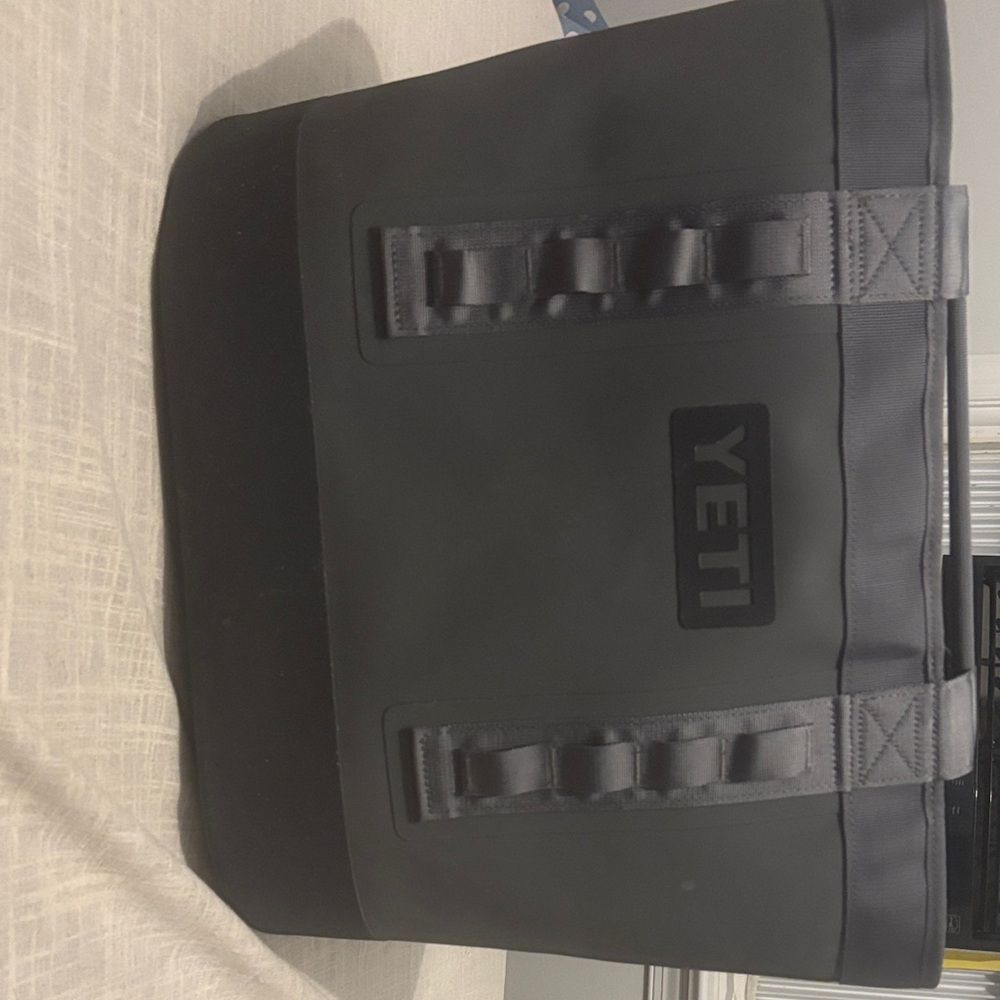 YETI Charcoal Camino 35 - Picture 3 of 5